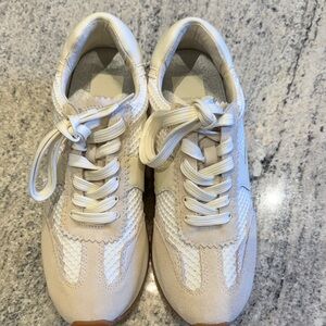 Dolce Vita size 8 sneaker